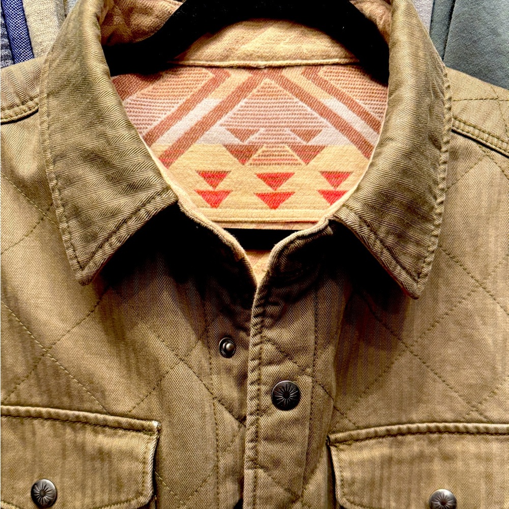 NWOT Faherty reversible bondi jacket size Large. Super comfy and warm.